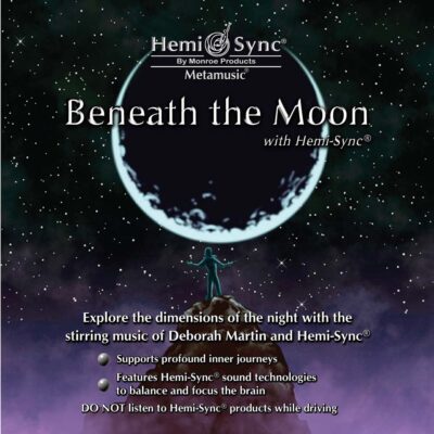 Carátula del disco de Hemi Sync BENEATH THE MOON: pico de montaña con silueta humana encima, mirando a la luna enorme en cielo estrellado